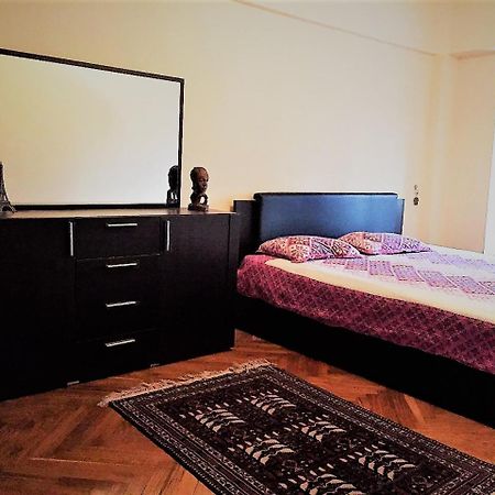 Апартаменты в Район Шайхонтохур — 100 кв. м., спальни: 3, собственных ванных: 1 Ташкент Экстерьер фото