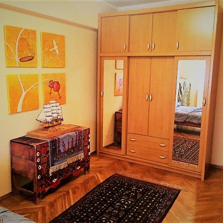 Апартаменты в Район Шайхонтохур — 100 кв. м., спальни: 3, собственных ванных: 1 Ташкент Экстерьер фото